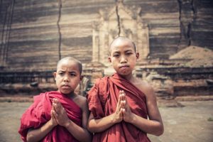 Buddistissche Mönche / Bild: Isasint auf Pixabay